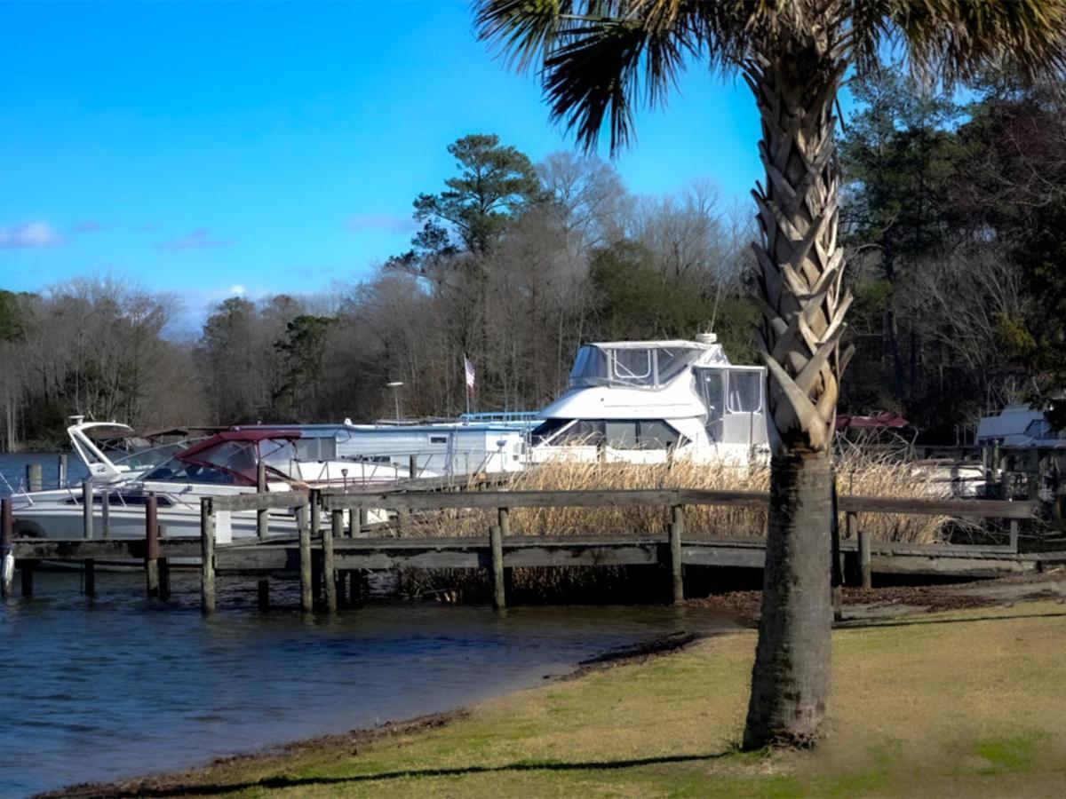 Bells Marina & Fishing - Santee Marion By I95 - Family Adventure, Pets On Request! Hotel