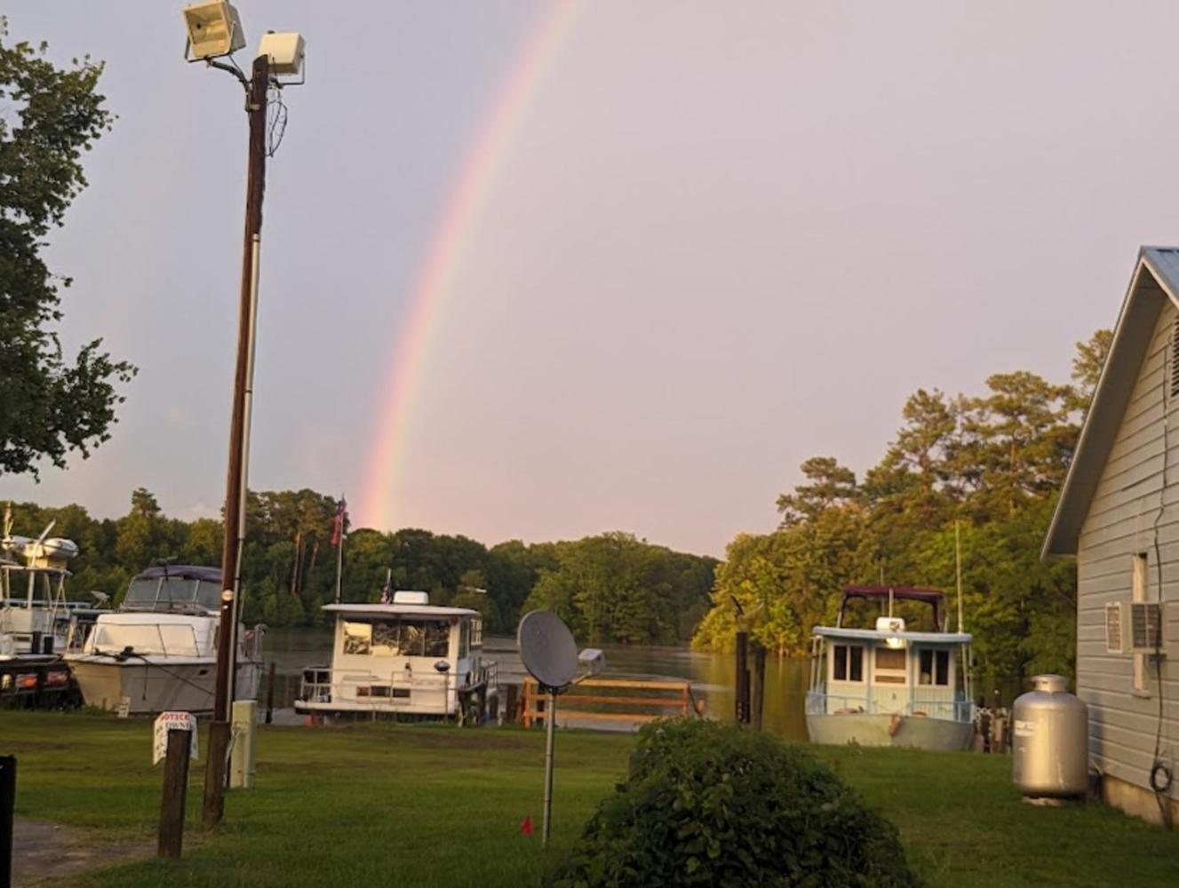 Bells Marina & Fishing - Santee Marion By I95 - Family Adventure, Pets On Request! Hotel Eutawville