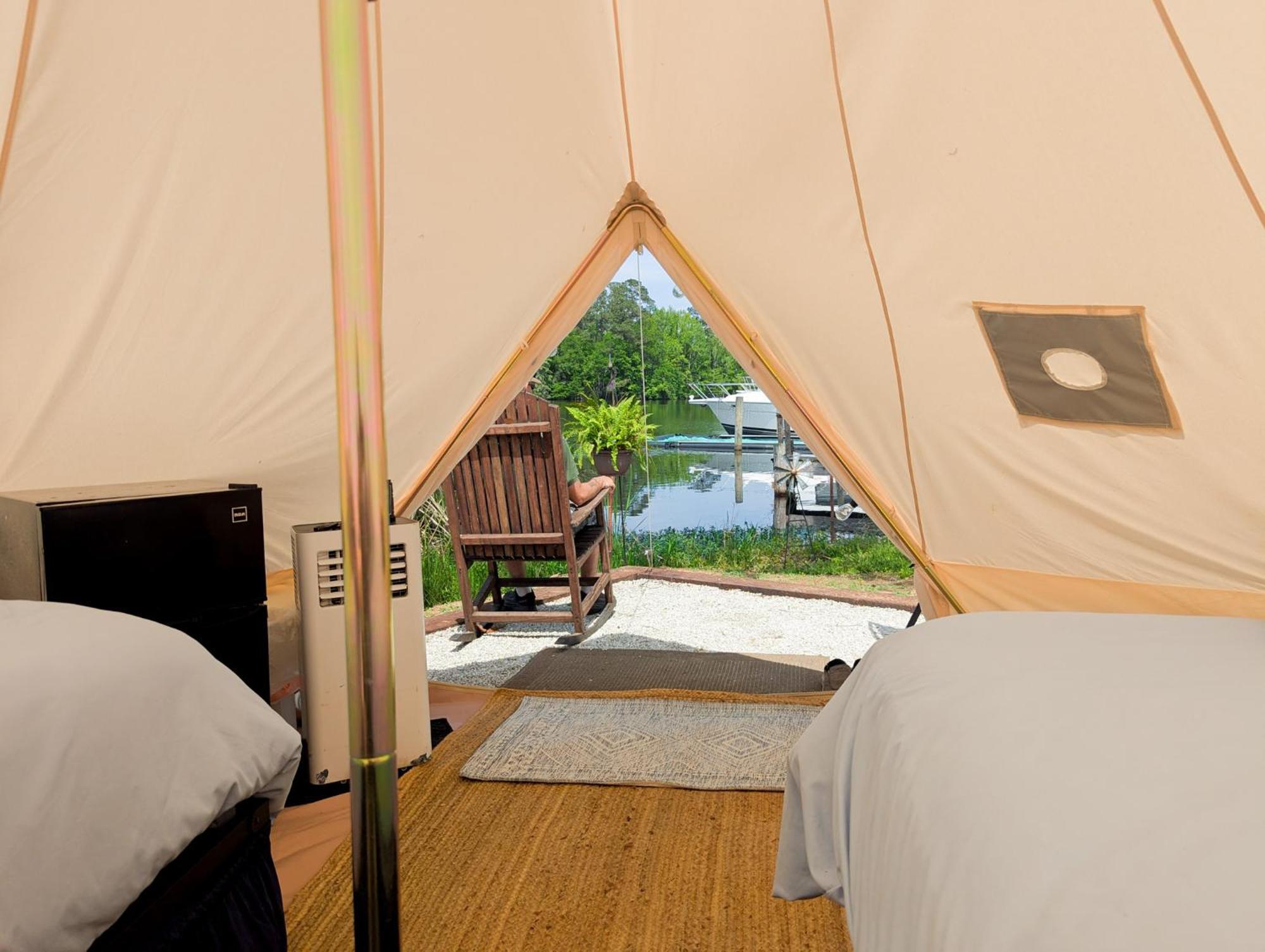 Bells Marina & Fishing - Santee Marion By I95 - Family Adventure, Pets On Request! Hotel